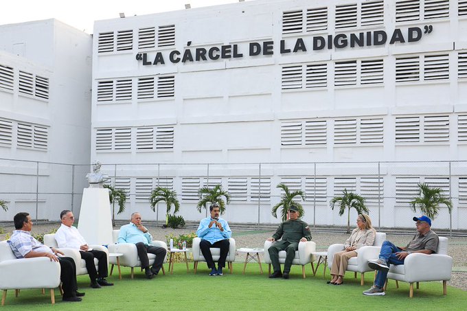 Generación fundacional chavista evoca recuerdos del Comandante Chávez