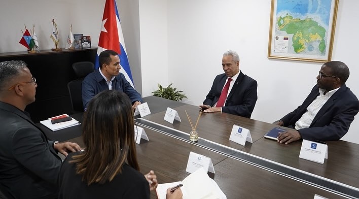 Venezuela y Cuba comparten experiencias en materia comercial