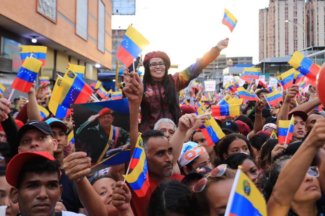 Pueblo de Aragua expresa su amor al candidato oficialista.